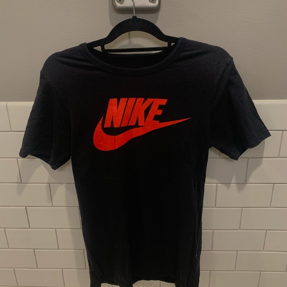 Nike Swoosh Tee - Picture 1 of 3